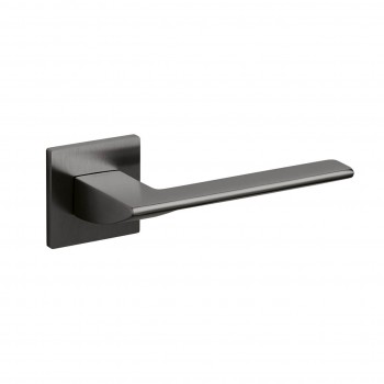 Deurkruk Olivari Trend vierkant rozet antraciet mat titaan PVD